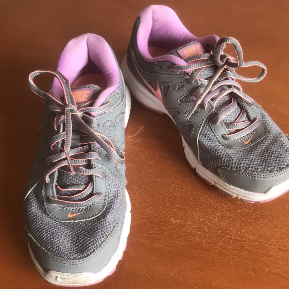 Nike Sneakers light weight In Grey/Lav Size 6.5